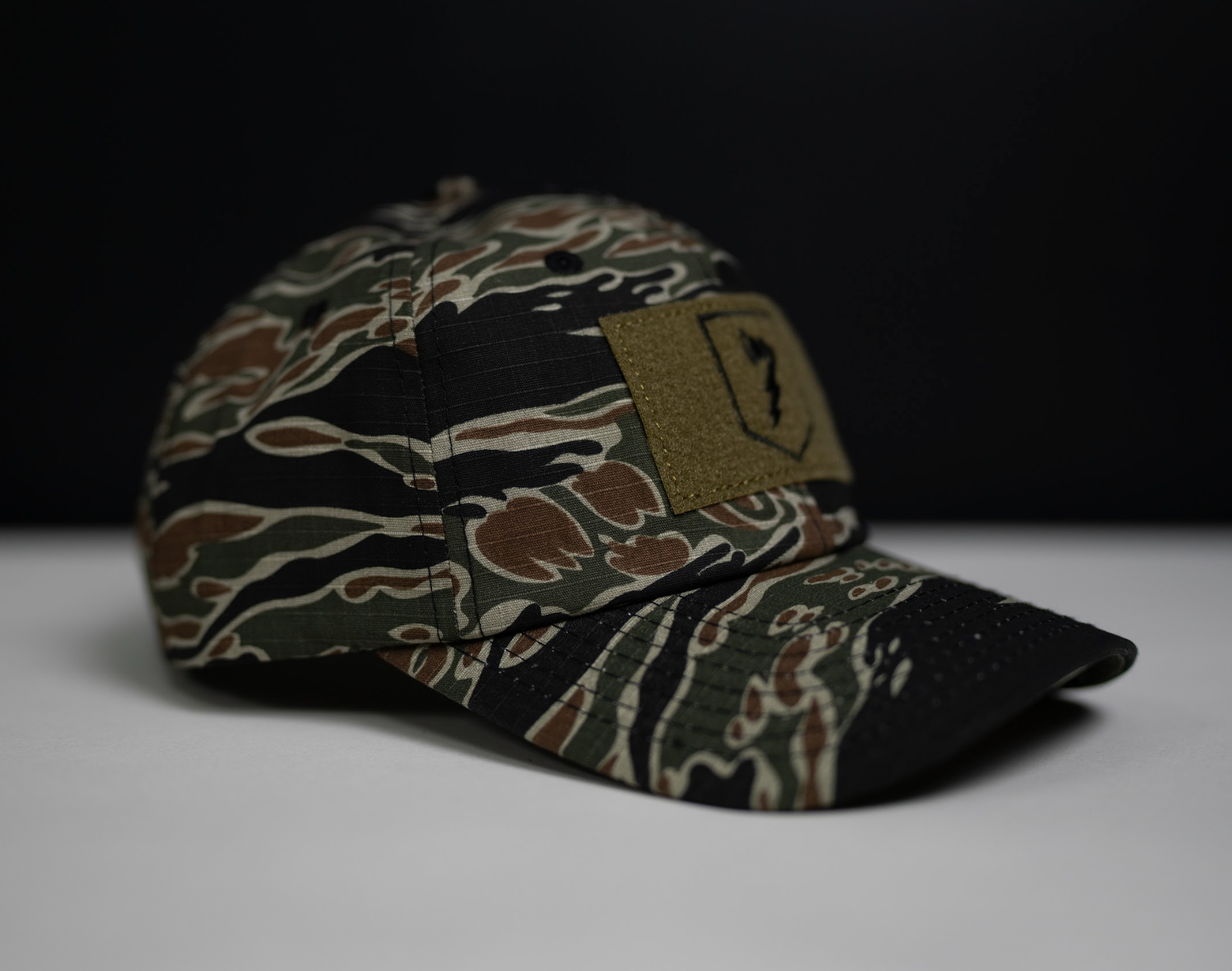 Defy Range Hat - Tiger Stripe