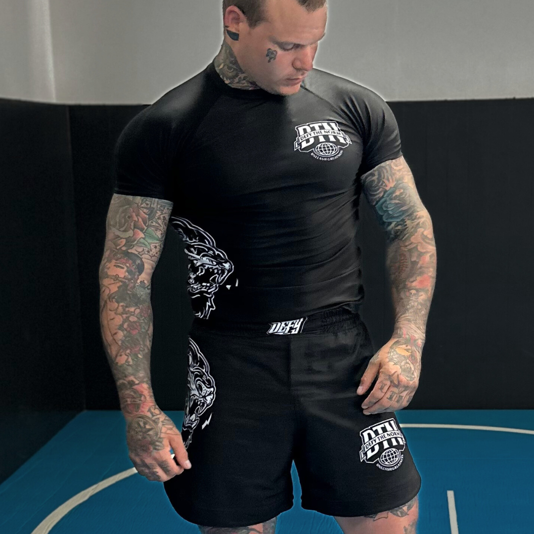 UNLEASH GREATNESS Short Sleeve Rash Guard